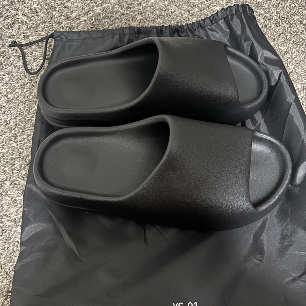 Yeezy black Slide Sandals